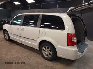 2013 Chrysler Town & Country Touring z VIN 2C4RC1BG9DR656630, wystawiony jako IAAI lot #42141980 z przebiegiem 150 303 mil mil oraz . Historia ofert i sprzedaży dostępna na DreamBid. Obrazek 3.