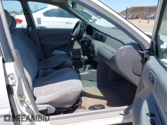 1997 Ford Escort LX z VIN 1FALP13P6VW331635, wystawiony jako IAAI lot #42338881 z przebiegiem 117 385 mil mil oraz . Historia ofert i sprzedaży dostępna na DreamBid. Obrazek 5.