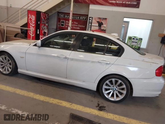 2011 BMW 3 Series 328i with VIN WBAPH5C55BA442391, listed as a IAAI auction lot 41807148 with Not Provided miles and . Bid and sale history available at carsss.com. Image 14.