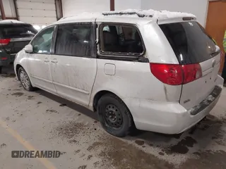 2007 Toyota Sienna XLE with VIN 5TDZK22C57S002919, listed as a IAAI auction lot 41563961 with 262,988 mi miles. Bid and sale history available at carsss.com. Image 3.