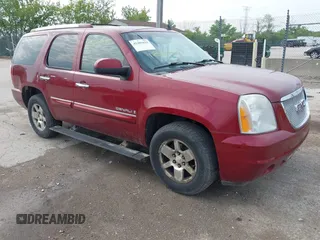 2008 GMC Yukon Denali z VIN 1GKFK63858J162600, wystawiony jako IAAI lot #42485629 z przebiegiem 271 690 mil mil oraz . Historia ofert i sprzedaży dostępna na DreamBid. Obrazek 1.