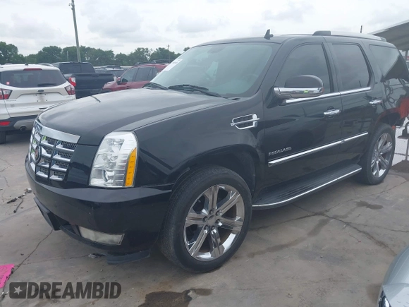 2013 Cadillac Escalade Luxury z VIN 1GYS3BEFXDR127777, wystawiony jako IAAI lot #42390040 z przebiegiem 206 852 mil mil oraz . Historia ofert i sprzedaży dostępna na DreamBid. Obrazek 21.