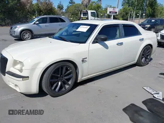 2005 Chrysler 300 C z VIN 2C3AA63H35H519914, wystawiony jako IAAI lot #42394360 z przebiegiem 173 026 mil mil oraz . Historia ofert i sprzedaży dostępna na DreamBid. Obrazek 2.
