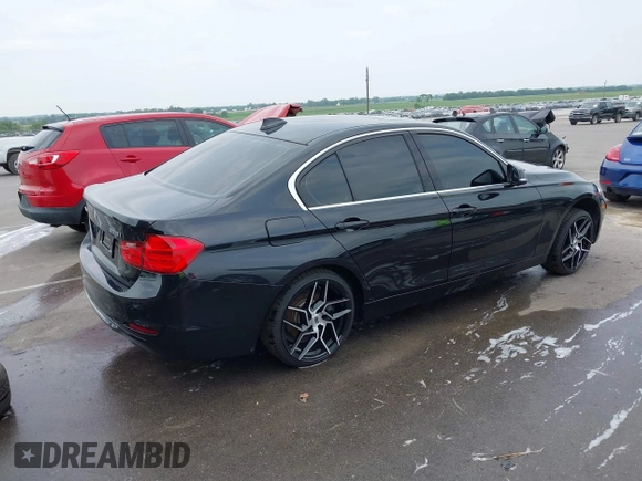 2015 BMW 3 Series 328i xDrive z VIN WBA3B5G56FNS18880, wystawiony jako IAAI lot #42454124 z przebiegiem 63 217 mil mil oraz . Historia ofert i sprzedaży dostępna na DreamBid. Obrazek 4.