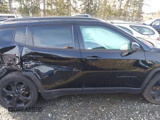 2020 Jeep Compass Latitude z VIN 3C4NJDBB6LT164241, wystawiony jako IAAI lot #41502823 z przebiegiem 75 314 mil mil oraz . Historia ofert i sprzedaży dostępna na DreamBid. Obrazek 14.