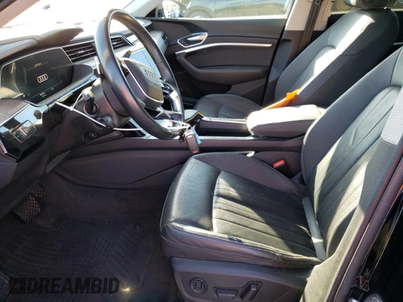 2019 Audi e-tron Premium Plus z VIN WA1LAAGEXKB011980, wystawiony jako Copart lot #44631595 z przebiegiem 68 699 mil mil oraz Szkoda całkowita • Salvage title. Historia ofert i sprzedaży dostępna na DreamBid. Obrazek 7.