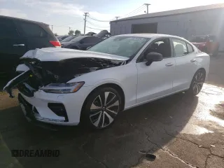 2022 Volvo S60 Momentum with VIN 7JRL12TZ1NG155866, listed as a Copart auction lot 72074204 with 21,810 mi miles and Salvage Title. Bid and sale history available at carsss.com. Image 1.