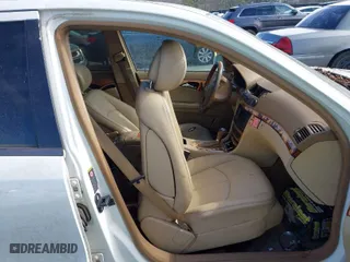 2008 Mercedes-Benz E-Class 3.0L with VIN WDBUF22XX8B205250, listed as a IAAI auction lot 41644715 with 233,381 mi miles. Bid and sale history available at carsss.com. Image 5.