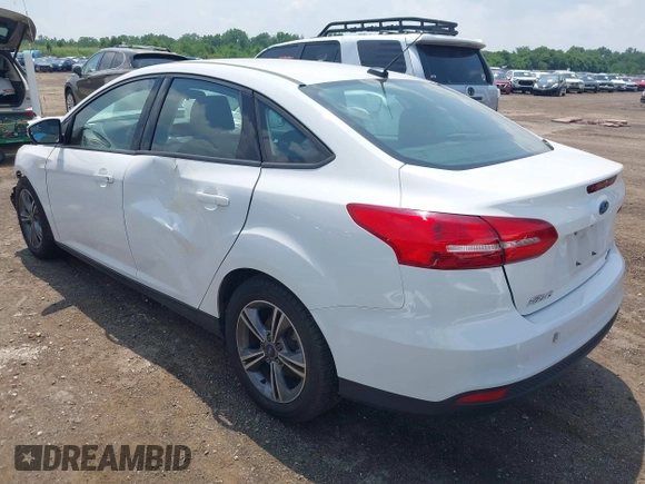 2018 Ford Focus SE z VIN 1FADP3FE5JL267982, wystawiony jako IAAI lot #42646881 z przebiegiem 40 163 mil mil oraz . Historia ofert i sprzedaży dostępna na DreamBid. Obrazek 3.
