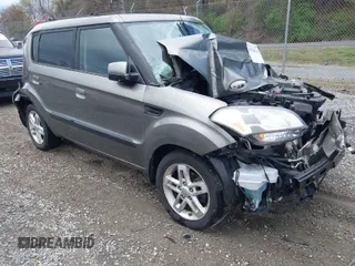 2010 Kia Soul + with VIN KNDJT2A29A7147675, listed as a IAAI auction lot 41962102 with 173,862 mi miles. Bid and sale history available at carsss.com. Image 1.