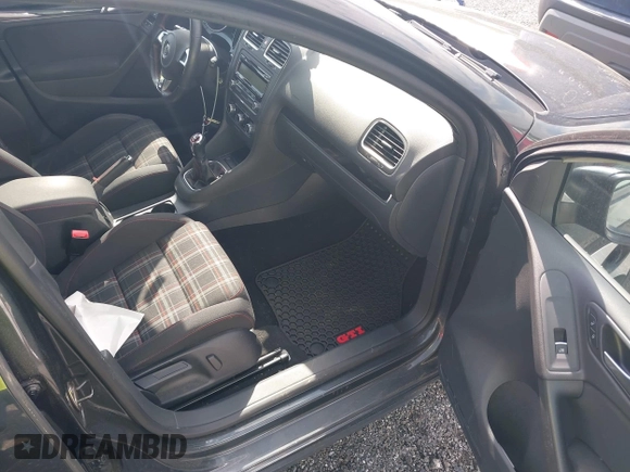 2011 Volkswagen GTI w/Sunroof & Navi PZEV z VIN WVWGD7AJ7BW070534, wystawiony jako IAAI lot #42159521 z przebiegiem 138 279 mil mil oraz . Historia ofert i sprzedaży dostępna na DreamBid. Obrazek 5.