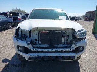 2017 Toyota Tacoma SR z VIN 5TFRX5GN9HX093461, wystawiony jako IAAI lot #41892559 z przebiegiem 159 986 mil mil oraz . Historia ofert i sprzedaży dostępna na DreamBid. Obrazek 13.