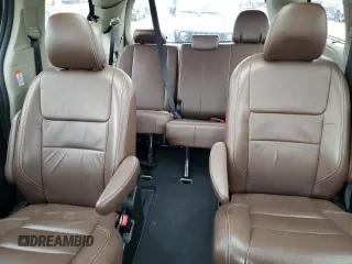 2017 Toyota Sienna XLE z VIN 5TDDZ3DC7HS166182, wystawiony jako Copart lot #61437105 z przebiegiem 101 491 mil mil oraz Szkoda całkowita • Salvage title. Historia ofert i sprzedaży dostępna na DreamBid. Obrazek 10.