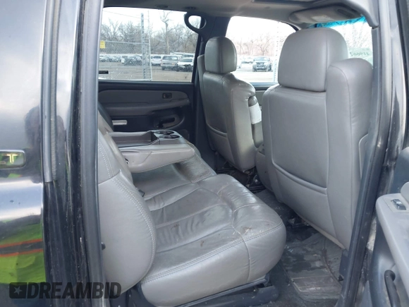 2002 Chevrolet Suburban LT with VIN 3GNFK16Z92G251346, listed as a IAAI auction lot 41966201 with 362,492 mi miles. Bid and sale history available at carsss.com. Image 8.