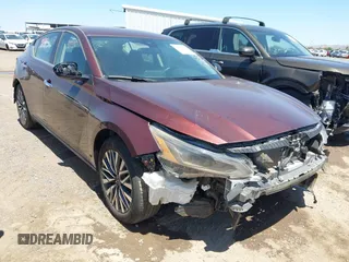 2025 Nissan Altima SV z VIN 1N4BL4DV9SN305392, wystawiony jako IAAI lot #42443953 z przebiegiem 6 183 mil mil oraz . Historia ofert i sprzedaży dostępna na DreamBid. Obrazek 1.