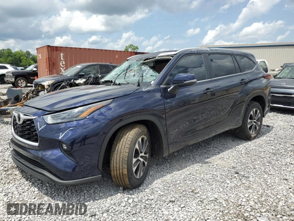 2024 Toyota Highlander LE with VIN 5TDKDRAH5RS544722, listed as a Copart auction lot 61408755 with 13,673 mi miles and Salvage title. Bid and sale history available at DreamBid. Image 1.