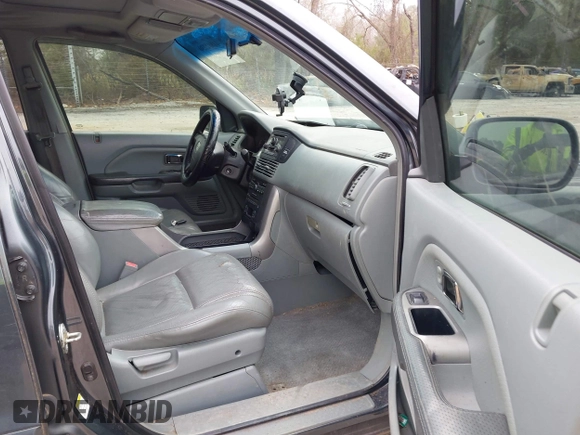 2005 Honda Pilot EX-L with VIN 5FNYF18535B011199, listed as a IAAI auction lot 41802730 with 298,903 mi miles. Bid and sale history available at carsss.com. Image 5.