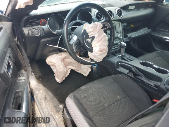 2017 Ford Mustang V6 z VIN 1FA6P8AM8H5286755, wystawiony jako Copart lot #53948355 z przebiegiem 89 888 mil mil oraz Szkoda całkowita • Salvage title. Historia ofert i sprzedaży dostępna na DreamBid. Obrazek 8.