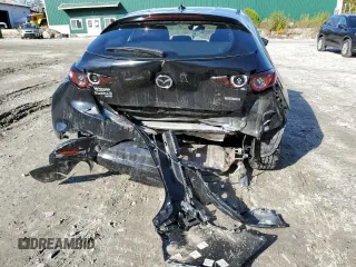 2021 Mazda Mazda3 Hatchback Premium with VIN JM1BPBML4M1402317, listed as a Copart auction lot 64393482 with 8,016 mi miles. Bid and sale history available at carsss.com. Image 9.