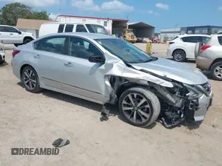2017 Nissan Altima SV z VIN 1N4AL3AP4HC120246, wystawiony jako IAAI lot #42214904 z przebiegiem 59 432 mil mil oraz . Historia ofert i sprzedaży dostępna na DreamBid. Obrazek 1.