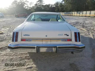 1975 Oldsmobile Cutlass z VIN 3J57T5M323248, wystawiony jako Copart lot #80526124 z przebiegiem 13 934 mil mil oraz Szkody całkowita. Historia ofert i sprzedaży dostępna na DreamBid. Obrazek 6.