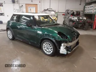 2015 MINI Hardtop S z VIN WMWXP7C57F2A39384, wystawiony jako IAAI lot #41733215 z przebiegiem 60 750 mil mil oraz . Historia ofert i sprzedaży dostępna na DreamBid. Obrazek 1.