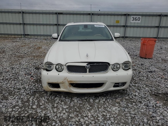 2008 Jaguar XJ with VIN SAJWA79B48SH21186, listed as a Copart auction lot 43704975 with 197,944 mi miles and Salvage Title. Bid and sale history available at carsss.com. Image 5.
