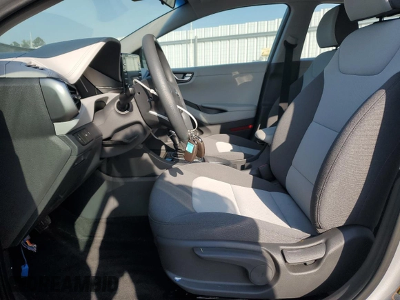 2020 Hyundai Ioniq Blue z VIN KMHC65LC0LU219743, wystawiony jako Copart lot #55329905 z przebiegiem 13 579 mil mil oraz Nie do naprawy • Non repairable. Historia ofert i sprzedaży dostępna na DreamBid. Obrazek 7.