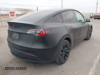 2021 Tesla Model Y Long Range with VIN 5YJYGDEE5MF111774, listed as a IAAI auction lot 41525622 with 39,960 mi miles. Bid and sale history available at carsss.com. Image 4.