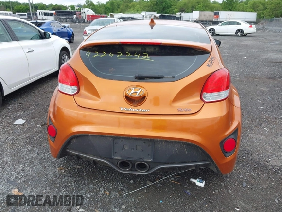 2013 Hyundai Veloster Turbo z VIN KMHTC6AE3DU124744, wystawiony jako IAAI lot #42242242 z przebiegiem 115 757 mil mil oraz . Historia ofert i sprzedaży dostępna na DreamBid. Obrazek 16.