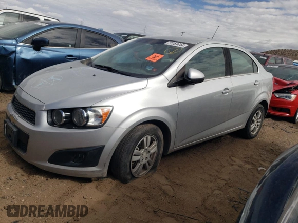 2016 Chevrolet Sonic LT z VIN 1G1JC5SH9G4180053, wystawiony jako Copart lot #77153444 z przebiegiem 72 482 mil mil oraz Nie do naprawy • Non repairable. Historia ofert i sprzedaży dostępna na DreamBid. Obrazek 1.