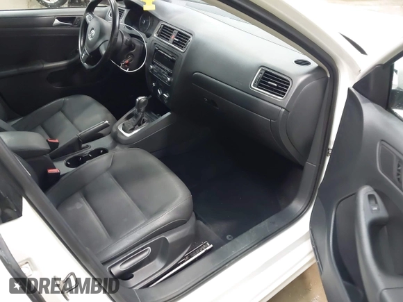 2012 Volkswagen Jetta SE z VIN 3VWDP7AJXCM075722, wystawiony jako IAAI lot #42688997 z przebiegiem 121 348 mil mil oraz . Historia ofert i sprzedaży dostępna na DreamBid. Obrazek 5.