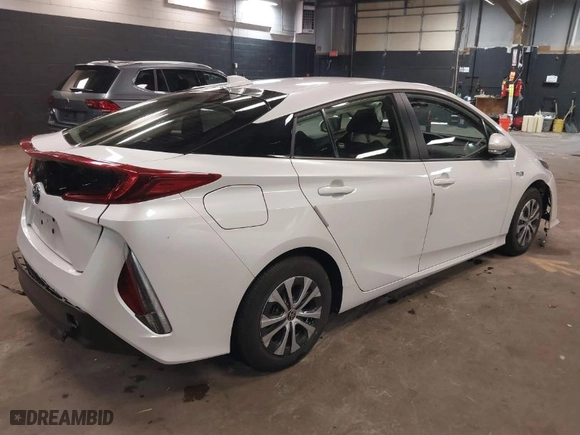 2022 Toyota Prius Prime LE with VIN JTDKAMFP4N3204257, listed as a IAAI auction lot 41823325 with 28,635 mi miles. Bid and sale history available at carsss.com. Image 4.