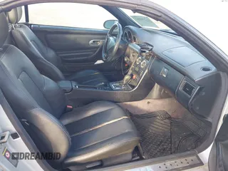2001 Mercedes-Benz SLK 230 Kompressor с VIN WDBKK49F71F187400, выставлен на аукционе IAAI как лот 41234092 с пробегом 168 219 миль миль и . История ставок и продаж доступна на DreamBid. Изображение 5.