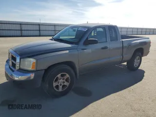 2005 Dodge Dakota SLT with VIN 1D7HE42K65S314246, listed as a Copart auction lot 42402995 with 189,197 mi miles and Salvage Title. Bid and sale history available at carsss.com. Image 1.
