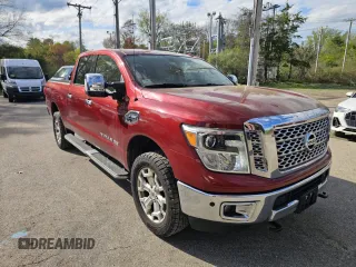 2016 Nissan Titan SL z VIN 1N6BA1F46GN512782, wystawiony jako Copart lot #56707315 z przebiegiem 123 503 mil mil oraz Czysty tytuł • Clean title. Historia ofert i sprzedaży dostępna na DreamBid. Obrazek 1.
