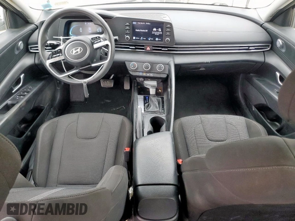 2024 Hyundai Elantra SE z VIN KMHLL4DG3RU681193, wystawiony jako Copart lot #57276235 z przebiegiem 49 326 mil mil oraz Czysty tytuł • Clean title. Historia ofert i sprzedaży dostępna na DreamBid. Obrazek 8.