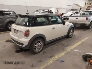 2009 MINI Hardtop S with VIN WMWMF73509TW85898, listed as a IAAI auction lot 41559954 with 97,186 mi miles and . Bid and sale history available at DreamBid. Image 4.