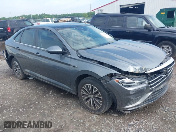 2019 Volkswagen Jetta SEL z VIN 3VWE57BU6KM009492, wystawiony jako IAAI lot #42104094 z przebiegiem 137 087 mil mil oraz . Historia ofert i sprzedaży dostępna na DreamBid. Obrazek 1.