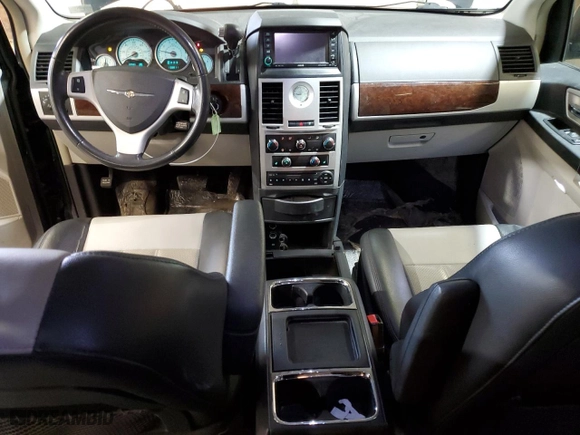 2010 Chrysler Town & Country Touring Plus with VIN 2A4RR8D15AR321502, listed as a Copart auction lot 50890885 with 132,811 mi miles and Salvage Title. Bid and sale history available at carsss.com. Image 8.