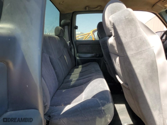 2000 Chevrolet Silverado 2500 LT with VIN 1GCGK29U3YE372781, listed as a Copart auction lot 52990975 with 348,019 mi miles and Clean Title. Bid and sale history available at carsss.com. Image 10.