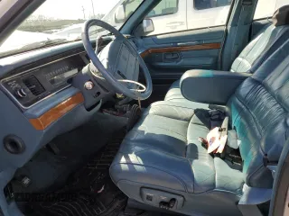1994 Mercury Grand Marquis LS z VIN 2MELM75W1RX675988, wystawiony jako Copart lot #49810835 z przebiegiem 117 315 mil mil oraz Czysty tytuł • Clean title. Historia ofert i sprzedaży dostępna na DreamBid. Obrazek 7.