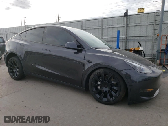 2024 Tesla Model Y Long Range with VIN 7SAYGAEE5RF038446, listed as a Copart auction lot 48868025 with 10,410 mi miles and Salvage Title. Bid and sale history available at DreamBid. Image 4.