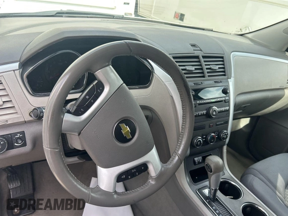 2012 Chevrolet Traverse LS z VIN 1GNKRFED2CJ394653, wystawiony jako IAAI lot #42482609 z przebiegiem 269 116 mil mil oraz . Historia ofert i sprzedaży dostępna na DreamBid. Obrazek 7.