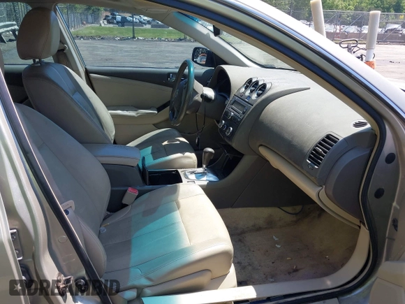 2010 Nissan Altima SL z VIN 1N4AL2AP8AN480138, wystawiony jako IAAI lot #42117251 z przebiegiem 243 314 mil mil oraz . Historia ofert i sprzedaży dostępna na DreamBid. Obrazek 5.