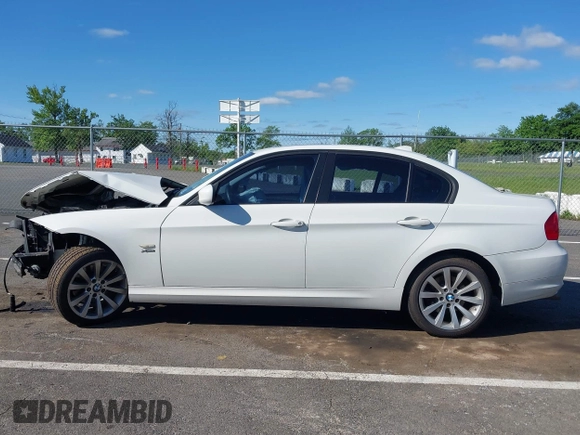 2011 BMW 3 Series 328i xDrive с VIN WBAPK5C53BA661805, выставлен на аукционе IAAI как лот 42299271 с пробегом 129 701 миль миль и . История ставок и продаж доступна на DreamBid. Изображение 14.