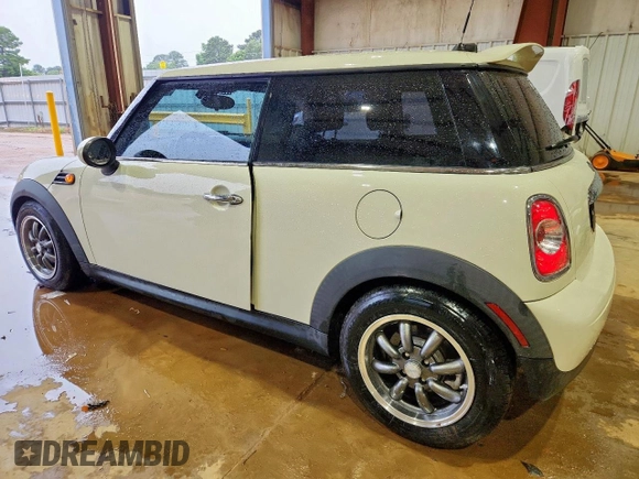 2012 MINI Hardtop z VIN WMWSU3C54CT543437, wystawiony jako Copart lot #60613355 z przebiegiem 43 932 mil mil oraz Szkoda całkowita • Salvage title. Historia ofert i sprzedaży dostępna na DreamBid. Obrazek 2.