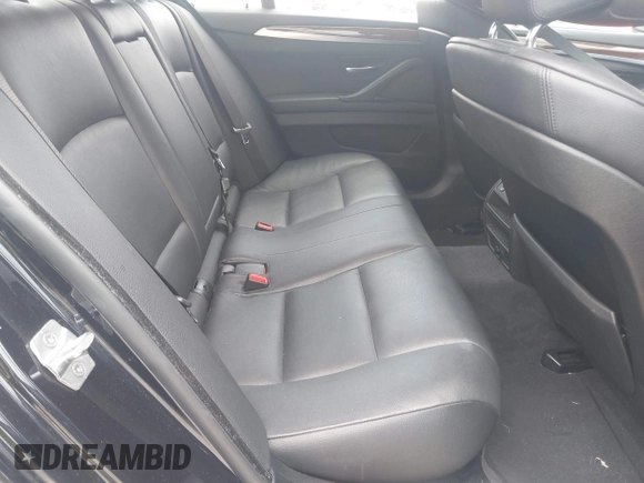 2013 BMW 5 Series 528i xDrive z VIN WBAXH5C57DD111765, wystawiony jako IAAI lot #42293035 z przebiegiem 118 786 mil mil oraz . Historia ofert i sprzedaży dostępna na DreamBid. Obrazek 8.