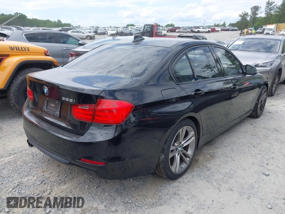 2013 BMW 3 Series 328i z VIN WBA3A5C52DJ461664, wystawiony jako IAAI lot #42182365 z przebiegiem 125 195 mil mil oraz . Historia ofert i sprzedaży dostępna na DreamBid. Obrazek 4.