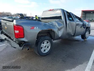2008 Chevrolet Silverado 1500 LT w/1LT with VIN 1GCEK19038Z129592, listed as a IAAI auction lot 40923588 with 199,574 mi miles. Bid and sale history available at carsss.com. Image 4.